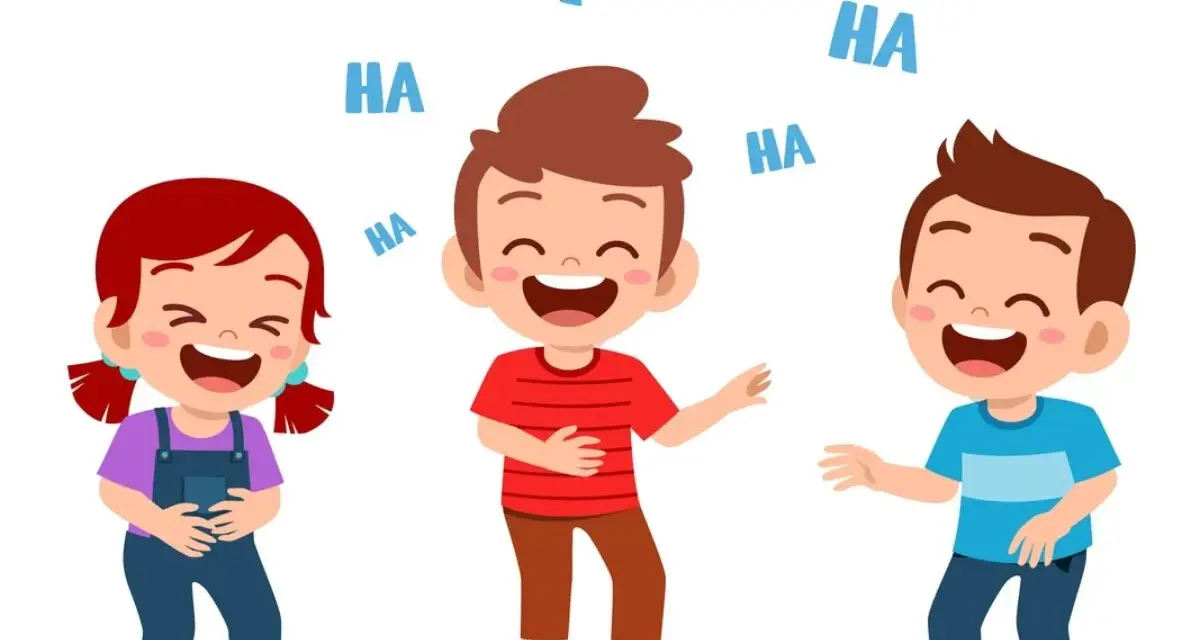 Dzieci śmieją się głośno, słychać "HA HA HA". Pewnie usłyszały świetny żart o Jasiu!