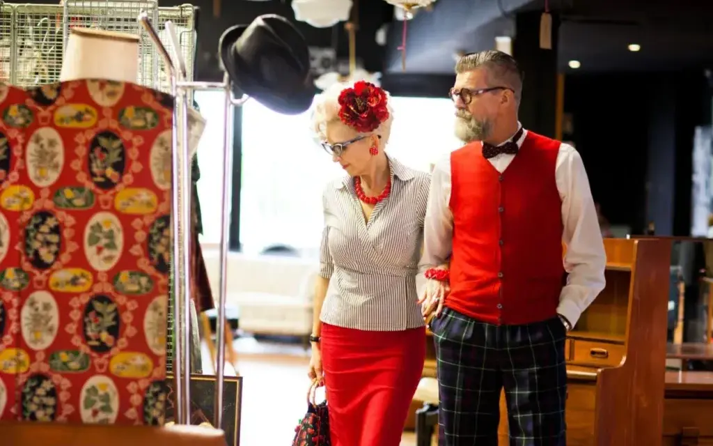 Styl retro lata 40: jak wprowadzić elegancję do swojej garderoby