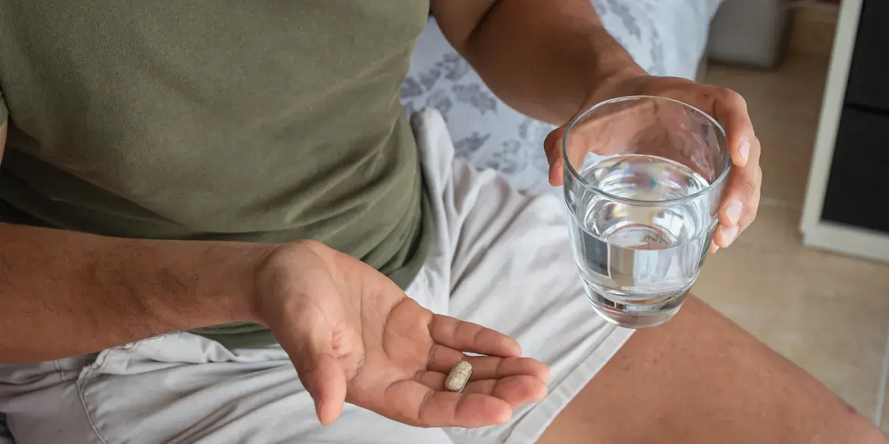 Czy melatoninę można brać codziennie? Poznaj skutki i zagrożenia
