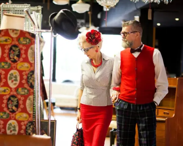 Styl retro lata 40: jak wprowadzić elegancję do swojej garderoby