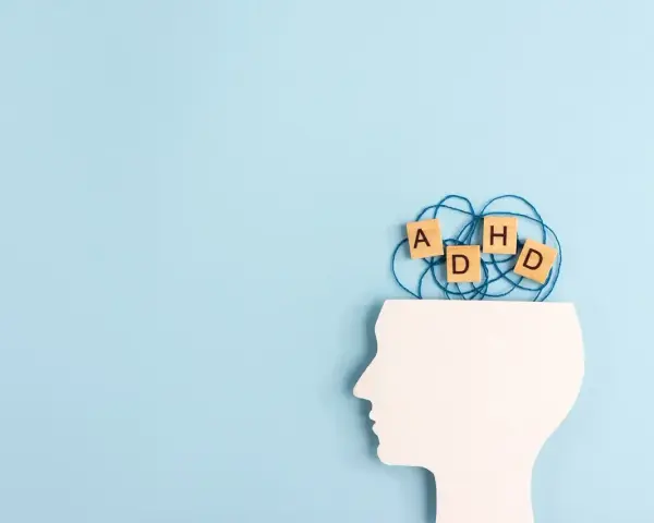 Zrozumienie, jak postępować z dzieckiem z ADHD, jest kluczowe. Wizerunek symbolizuje zawiłości myśli.