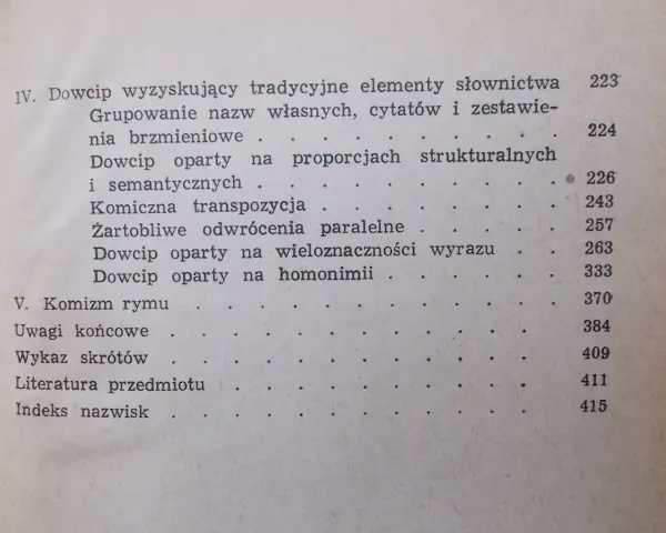 Dowcip oparty na wieloznaczności – jak słowa mogą zaskakiwać humorem