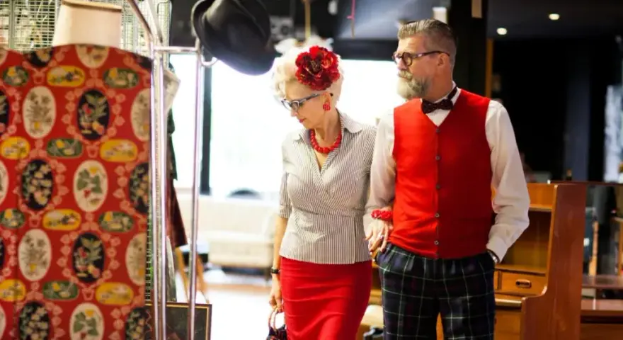 Styl retro lata 40: jak wprowadzić elegancję do swojej garderoby