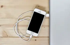 Jak postępować z baterią nowego telefonu, aby uniknąć problemów?